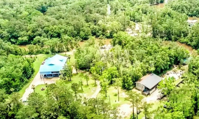 Gulfport House | 2 Stunning Riverfront Homes - Pools, Hot Tubs & So much more! – Sleep up to 45!