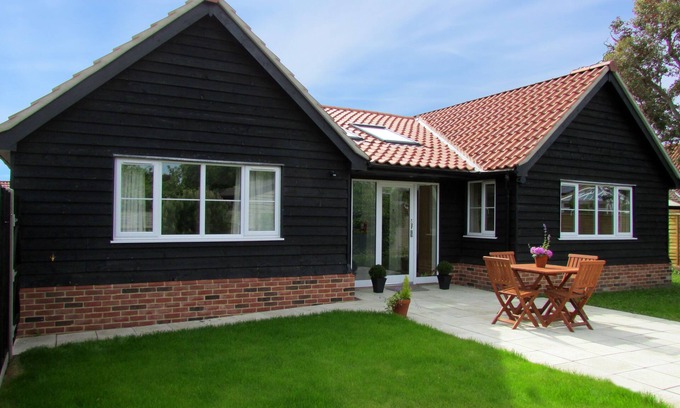 Knodishall Apartment | Cozy 2 Suffolk Cottage - Perfect for Families and Friends