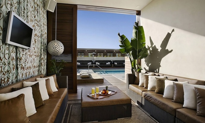 Gaslamp Quarter Hotel | Relaxing Suites with Pool & Spa at Hard Rock Hotel San Diego