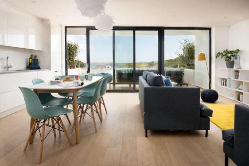 St Abbs House | Experience 2 The Bay: Oceanfront Bliss & Pet-Friendly Stay