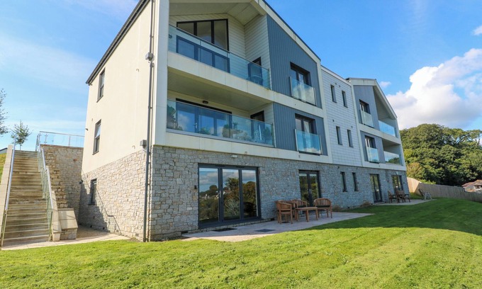 Maenporth Cottage | 2 THE DUNES, country holiday cottage, with a garden in Falmouth