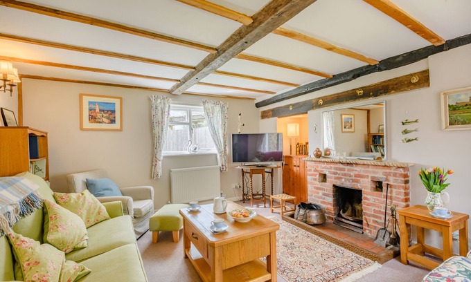 Beccles House | Comfortable 3-Bedroom House for Families and Pets