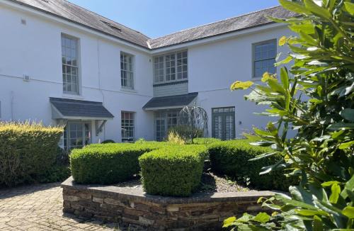 Bugford Apartment | Discover 2 The Manor House at Hillfield Village