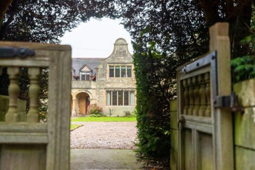 Worksop House | Charming Cottage Escape at The Winnings Country Estate