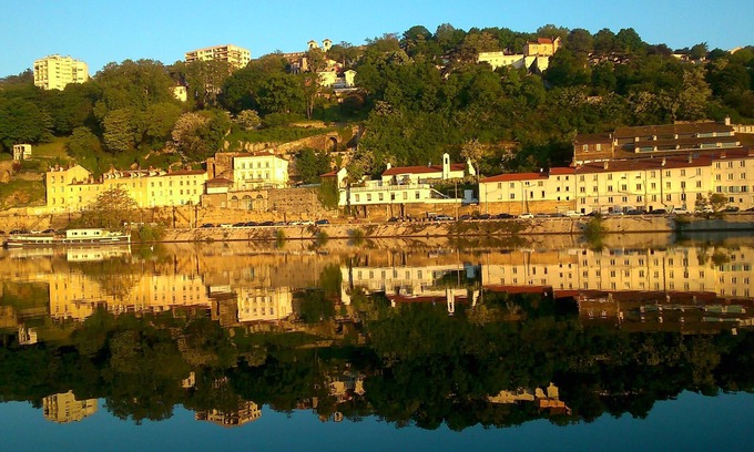 2nd Arrondissement Boat Rental | Top-Rated Bateau Lyon-Centre Rooms with Kitchen & Breakfast