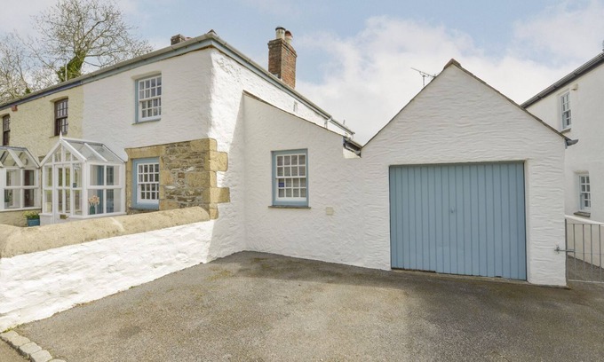 Manaccan Cottage | Delightful 2 Trerise Cottage: Pet-Friendly Retreat in Manaccan
