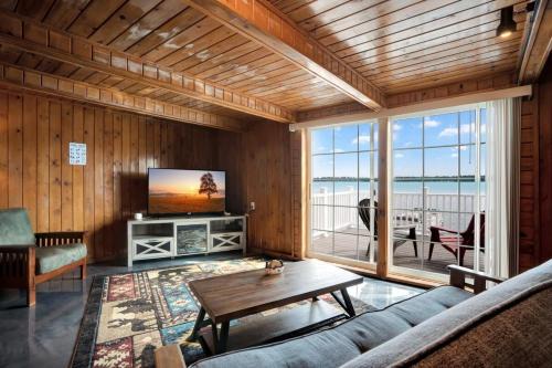 Mayfield House | Cozy Retreat on Fife Lake with Hot Tub & Pet-Friendly Stays