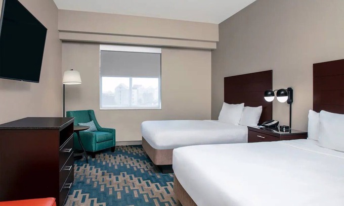 Dania Beach Hotel | Convenient Units Near Fort Lauderdale Beach with Pool Access