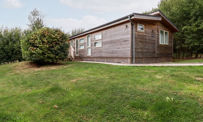 Looe Cottage | Pet-Friendly 2 Valley View with Hot Tub & Spa in Lanreath