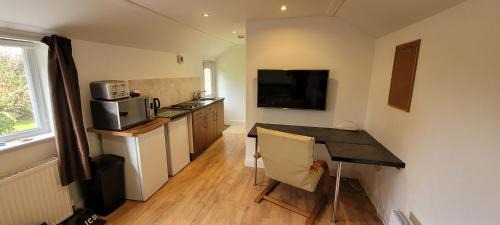 East Halton Apartment | Ideal Village Apartments Near the Refinery - Rated 9/10!