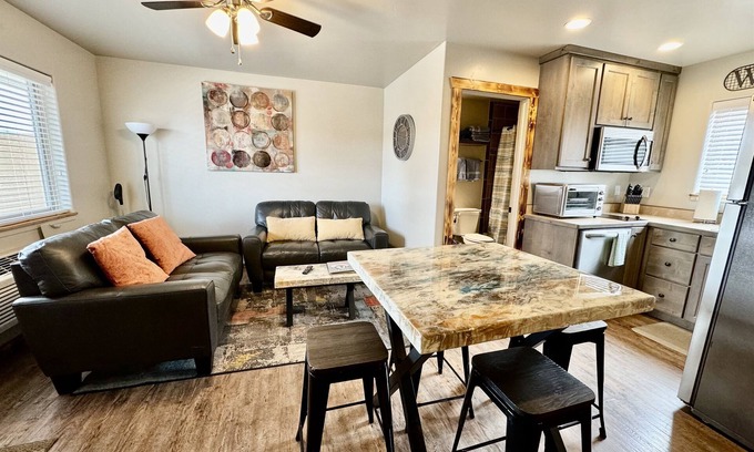 Moab South Valley House | Pet-Friendly Retreat with Balcony & Garage - Rated 10/10