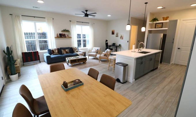 MLK House | 2 Western Homes – 6 King Beds