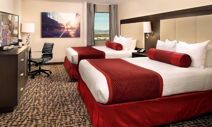Gateway District Hotel | Elite 2 Queens at The STRAT Hotel with Pool & Family Amenities