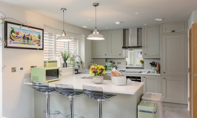 Pateley Bridge House | Family-Friendly Retreat: Nidderdale with 2 Kings & Kitchen