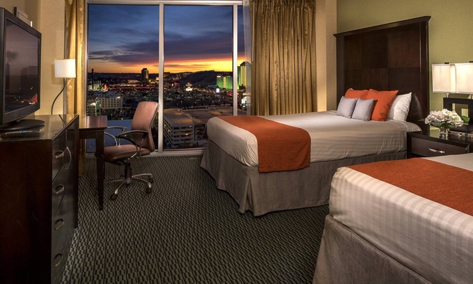 Laughlin Hotel | Comfortable 2 Queen Guest Rooms at Aquarius Casino Resort
