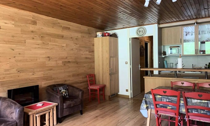 Pra Loup Apartment | Cozy Residence Chamois: Ideal for 6 with Spa & Kitchen