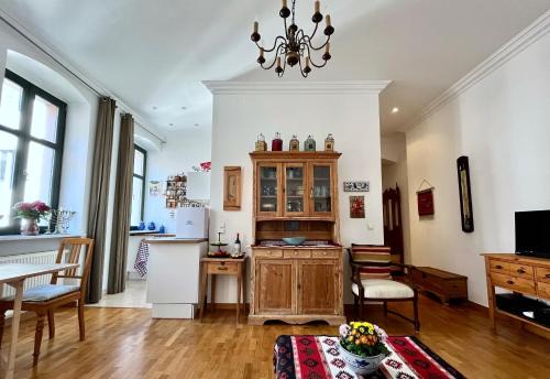 Mitte Apartment | Cozy 2-Bedroom Apartment "Monbijou" Near Hackescher Markt