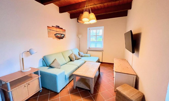 Ahrensfelde Apartment | Modern 2-Room Business Apartment with Pool Access