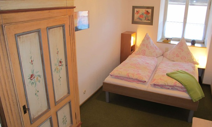 Uehlingen-Birkendorf Apartment | Cozy 2-Room Apartment "Frauenschuh" with Kitchen & Breakfast