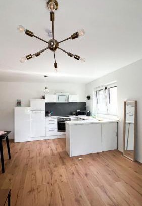 Neckarau Apartment | Welcoming 2 ZKB Apartment in Mannheim with Great Amenities