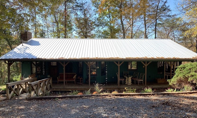 Fort Payne Cottage | Discover Tranquil 20 Acres by Desoto State Park
