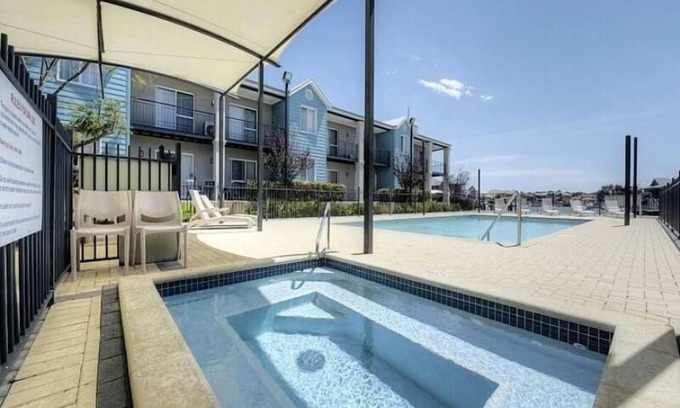 Halls Head Apartment | Unforgettable Stay at 28 Apollon Quay Madura - Rated 9.8