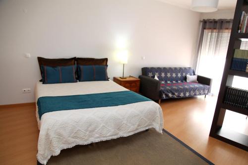 Sao Bartolomeu de Messines Apartment | Family-Friendly Retreat at 20 da Vila with Terrace