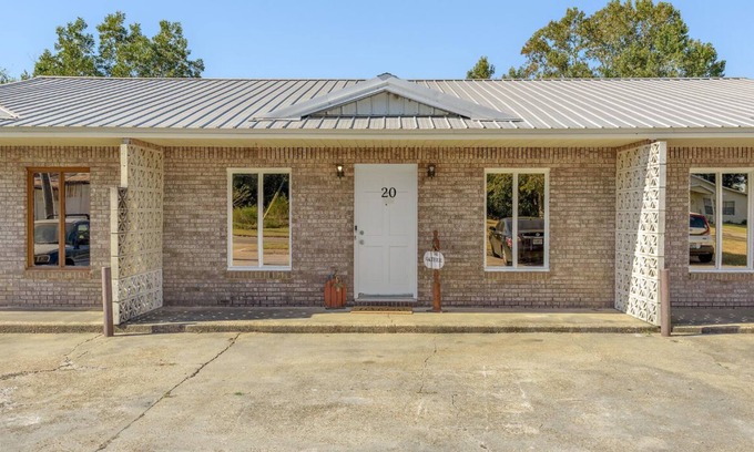 Enterprise Apartment | Cozy 20 Green Acres Apartment with Breakfast & Family Amenities