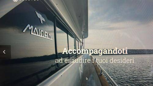 Mount Vesuvius - Pompei Boat Rental | Cozy 20 m² Boat Retreat for Two with Kitchen Amenities