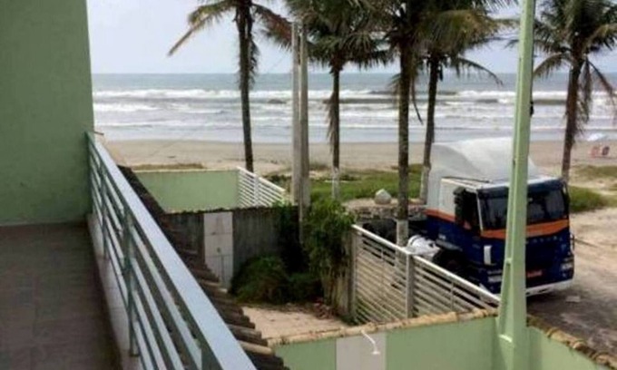 Mongagua House | Beachfront 3-Bedroom House with Pool & Ocean View, Rated 9.8