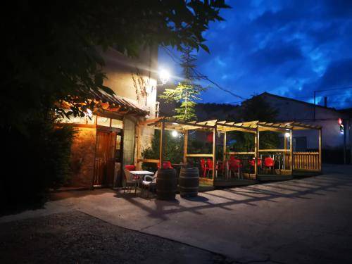 Poveda de la Sierra Bed & Breakfast | Cozy Bed and Breakfast for Two with Pet-Friendly Amenities