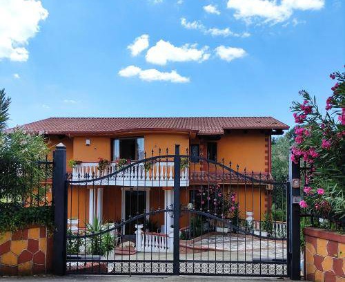 Caccuri Bed & Breakfast | Cozy Bed and Breakfast with Kitchen for Two Guests