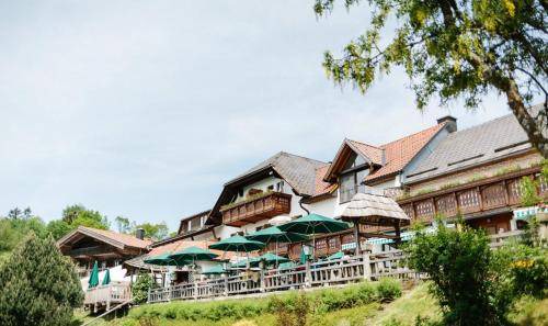 Eidenberg Bed & Breakfast | Cozy Bed and Breakfast for 3 with Pool & Pet-Friendly Stay