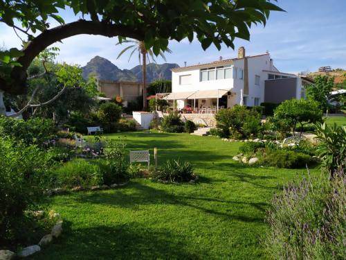 Gandia Bed & Breakfast | Cozy Bed and Breakfast with Pool for Two Guests