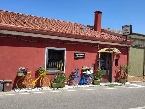 Cabras Bed & Breakfast | Cozy Bed and Breakfast with Kitchen & Pet-Friendly Access