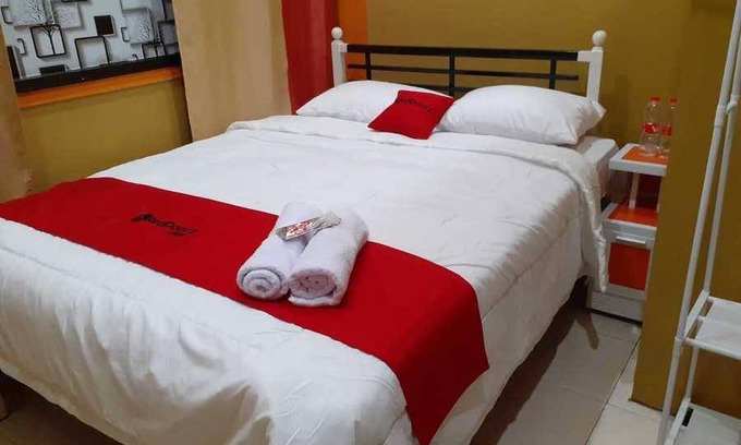 Colomadu Bed & Breakfast | Cozy Bed and Breakfast for 3 Guests - 5 Star Rated Stay