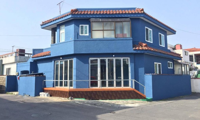 Downtown Bed & Breakfast | Cozy Bed and Breakfast for 2 with Kitchen Amenities