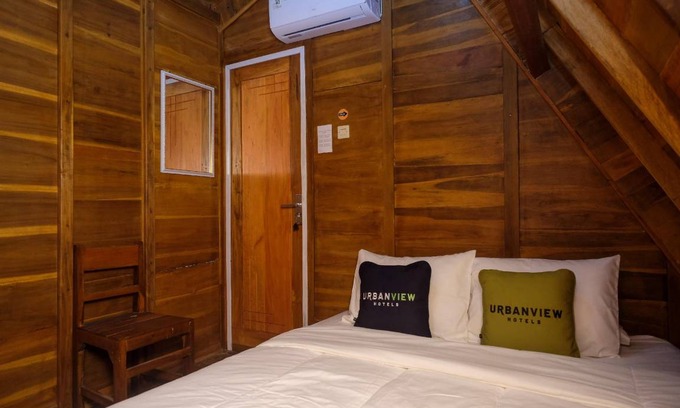 Kebumen Hotel | Cozy 5-Star Hotel for Up to 3 Guests - Highly Rated Stay!
