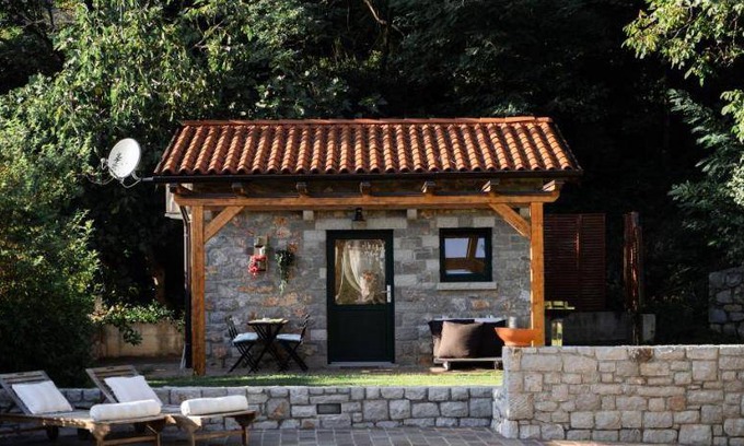 Avber House | Cozy 1-Bedroom House with Pool for Up to 4 Guests