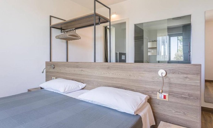 Moniga del Garda Resort | Cozy Private Room with Lake View for 3 Guests