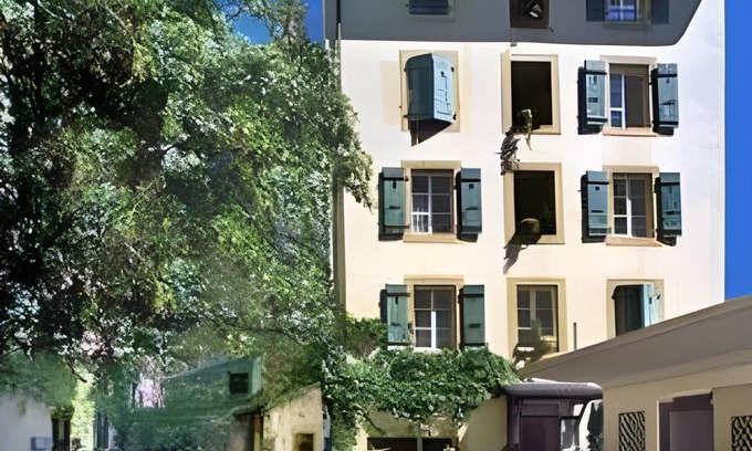 Plainpalais Apartment | Cozy Eco-Friendly Serviced Apartment for 3 Guests