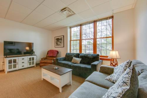 New Kensington Apartment | Convenient New Kensington Apartment Near Pittsburgh