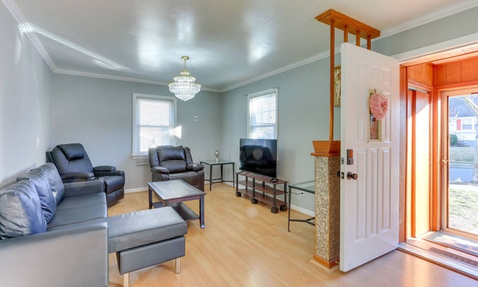 Clifton House | Cozy Clifton Retreat ~ Just 20 Miles from Manhattan!