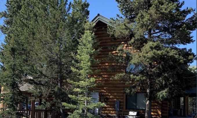 Island Park House | Convenient Stay 20 Miles from West Yellowstone with Wifi