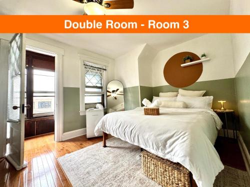 The Heights House | 20 min NYC-Modern Private Room-Queen Bed-Parking