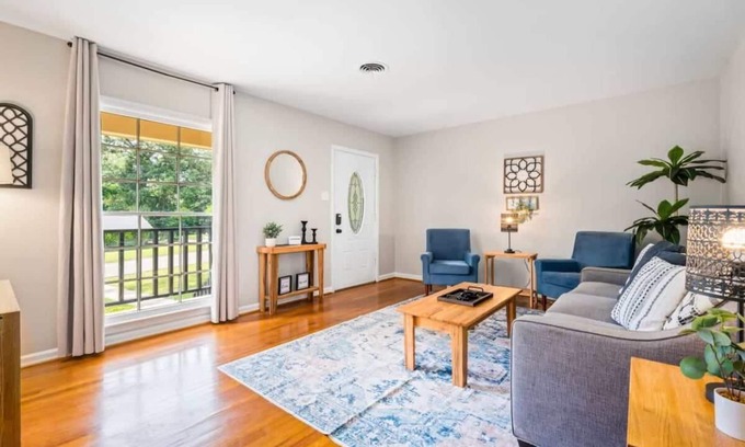 Mobile House | Relaxing Rambler: 10/10 Stay Near Downtown with Pool