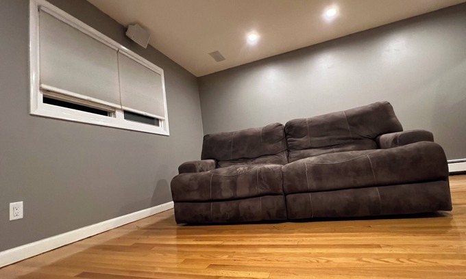 Lyndhurst Apartment | Convenient NYC Weekend Getaway Near American Dream!