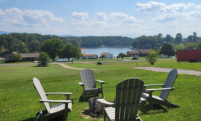 Dandridge Cabin | Unwind at Lake View Retreat with Spa and Breakfast Included