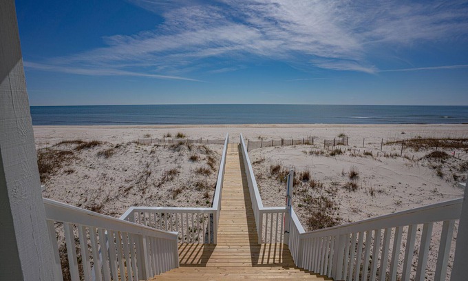 East End House | Beachfront 3BR Home with Pool & Ocean View – Perfect Getaway