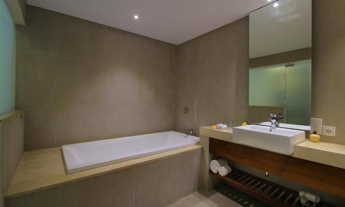 Downtown Kuta Hotel | Beach View Mystery Room at Kuta Beach with Breakfast for Two